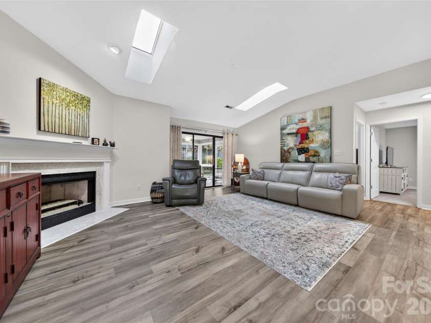 9018 St Lucia Lane, Charlotte, NC 28277.  MLS# CAR4363667, YatesRealty ID 10533. 