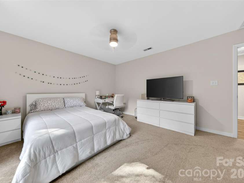 9018 St Lucia Lane, Charlotte, NC 28277.  MLS# CAR4363667, YatesRealty ID 10533. 