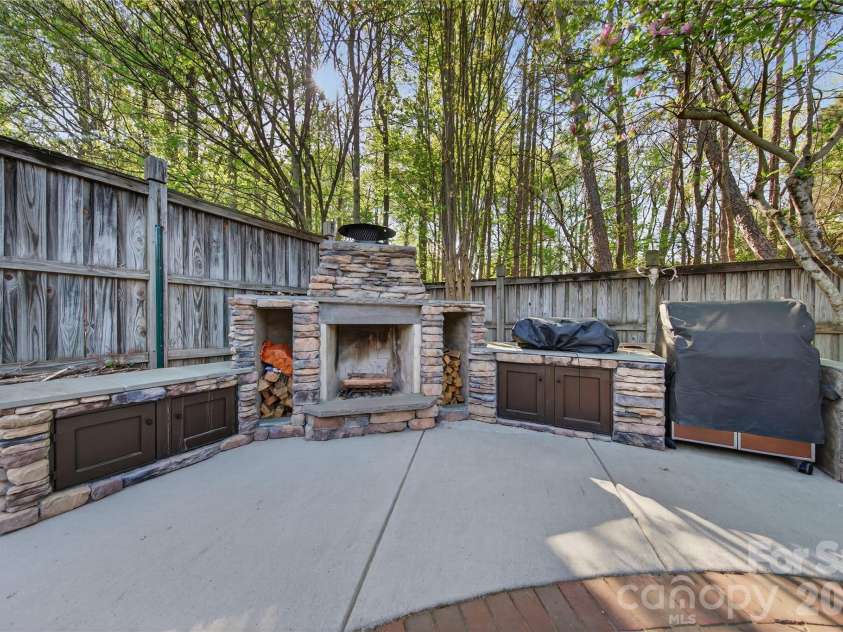 9018 St Lucia Lane, Charlotte, NC 28277.  MLS# CAR4363667, YatesRealty ID 10533. 