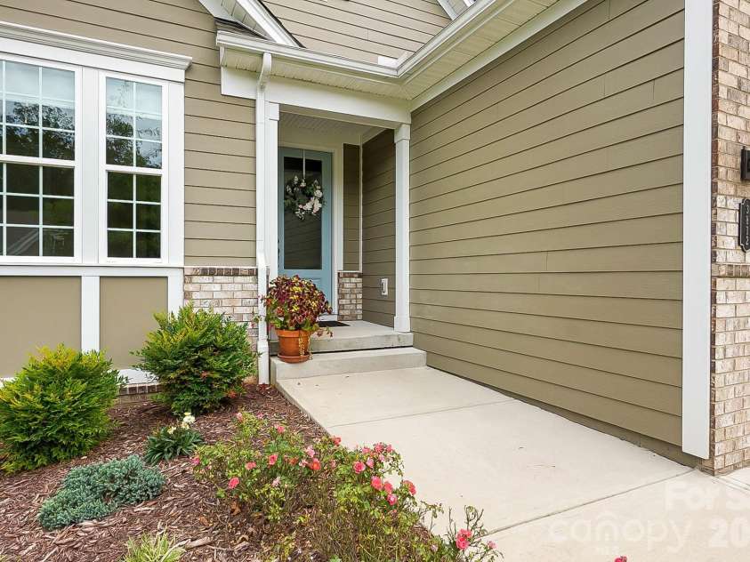 3812 Arial Lane, York, SC 29745.  MLS# CAR4363339, YatesRealty ID 10534. 