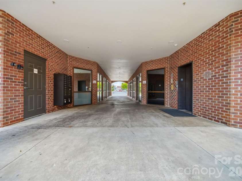 1410 4th Street Drive, Hickory, NC 28601.  MLS# CAR4396782, YatesRealty ID 10538. 