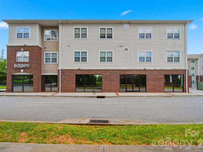 1410 4th Street Drive, Hickory, NC 28601.  MLS# CAR4396782, YatesRealty ID 10538. 