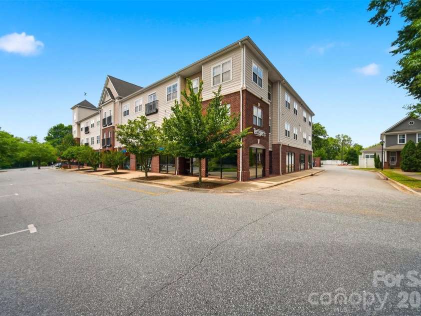 1410 4th Street Drive, Hickory, NC 28601.  MLS# CAR4396782, YatesRealty ID 10538. 