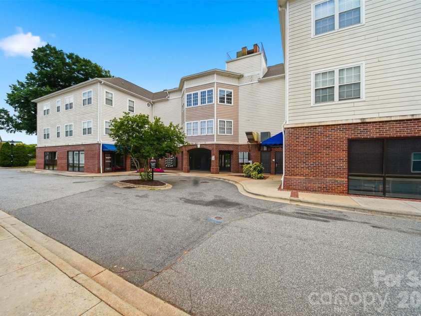 1410 4th Street Drive, Hickory, NC 28601.  MLS# CAR4396782, YatesRealty ID 10538. 