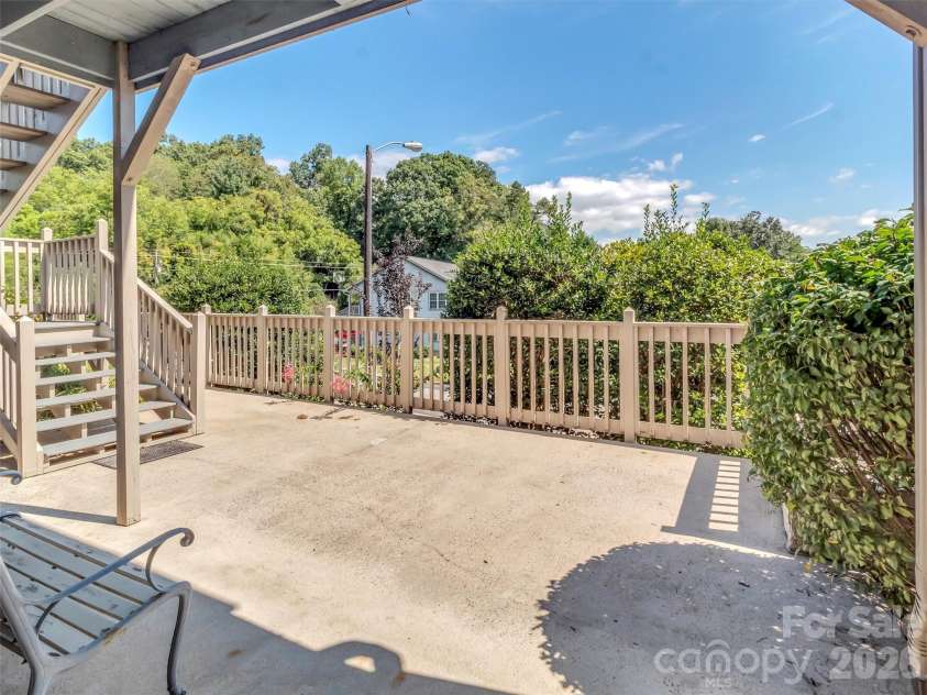 21 Peaceful Way, Lake Junaluska, NC 28745.  MLS# CAR4361818, YatesRealty ID 10539. 
