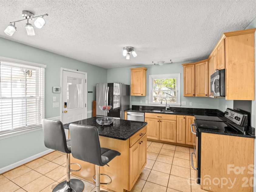 430 Bass Lane, Charlotte, NC 28270.  MLS# CAR4366776, YatesRealty ID 10540. Kitchen