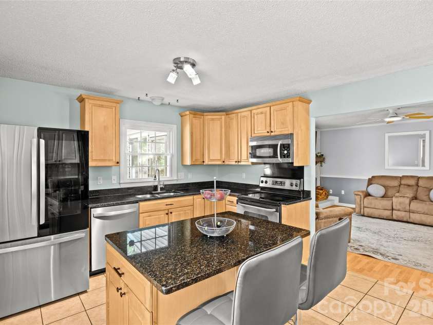 430 Bass Lane, Charlotte, NC 28270.  MLS# CAR4366776, YatesRealty ID 10540. Kitchen