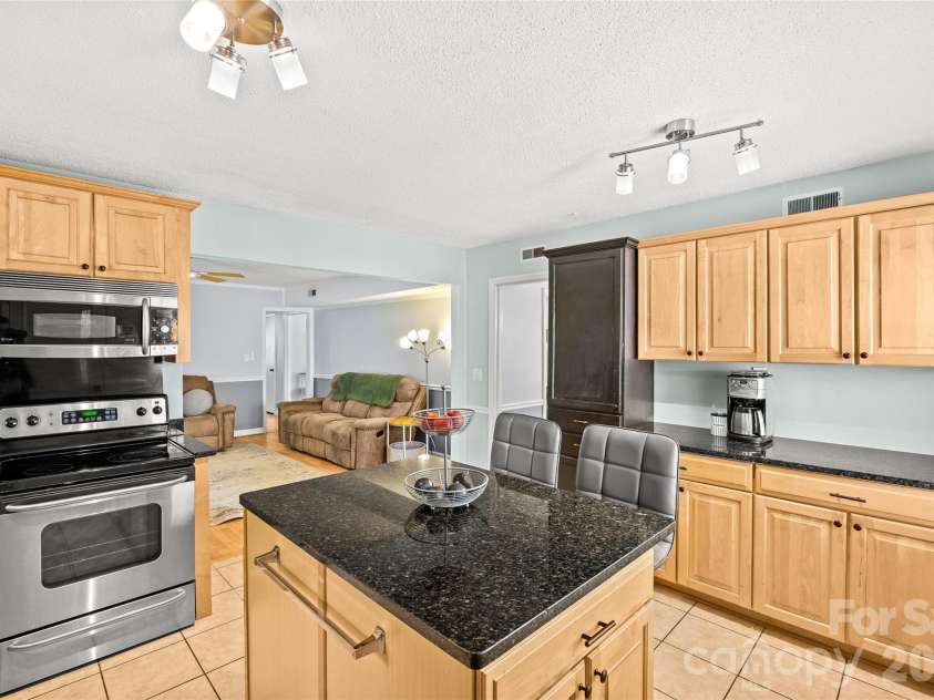 430 Bass Lane, Charlotte, NC 28270.  MLS# CAR4366776, YatesRealty ID 10540. Kitchen