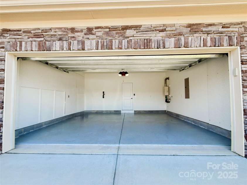 3614 Dolly Madison Road, Charlotte, NC 28208.  MLS# CAR4237478, YatesRealty ID 10542. 2 Car Garage