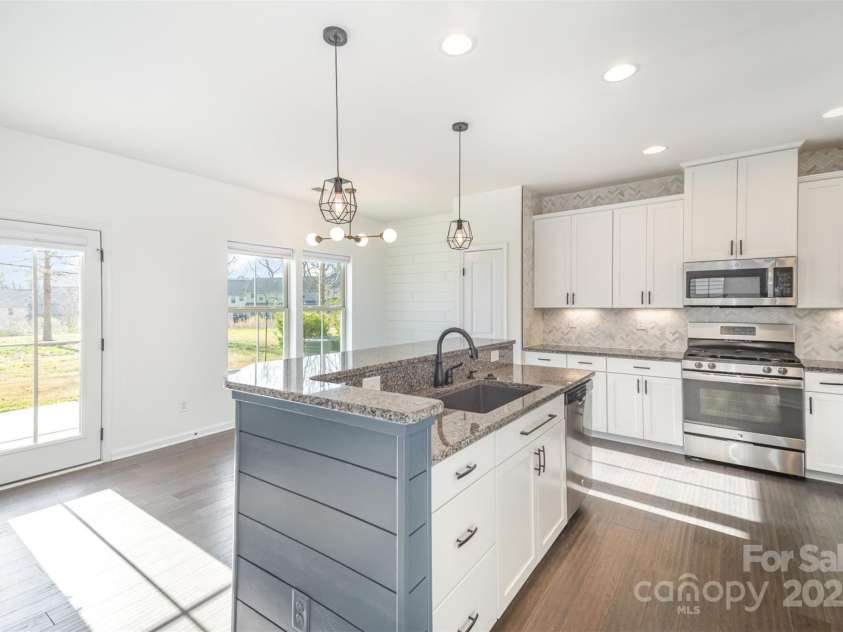 3614 Dolly Madison Road, Charlotte, NC 28208.  MLS# CAR4237478, YatesRealty ID 10542. Kitchen