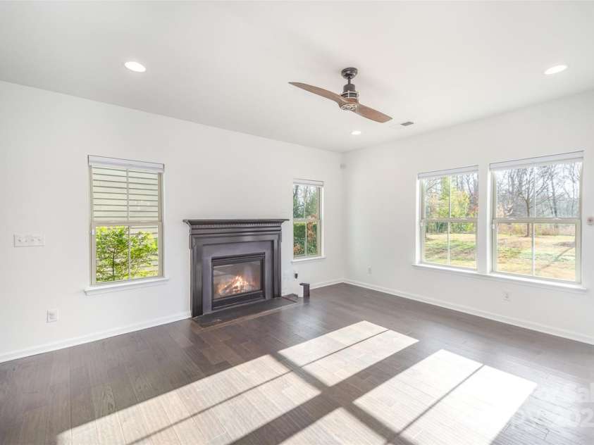 3614 Dolly Madison Road, Charlotte, NC 28208.  MLS# CAR4237478, YatesRealty ID 10542. Living Room