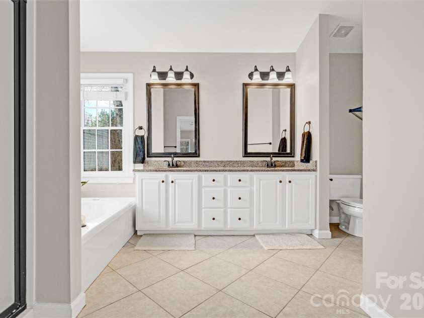 8810 Peppergrass Lane, Waxhaw, NC 28173.  MLS# CAR4353284, YatesRealty ID 10542. 