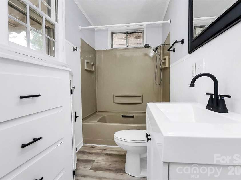 105 Deaver Street, Chester, SC 29706.  MLS# CAR4312540, YatesRealty ID 10544. Bathroom