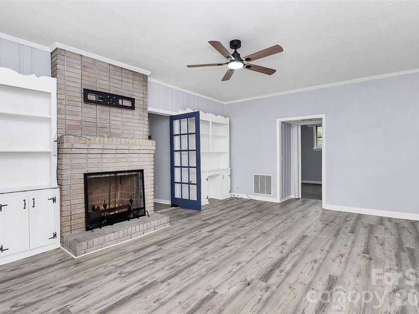 105 Deaver Street, Chester, SC 29706.  MLS# CAR4312540, YatesRealty ID 10544. Great room 