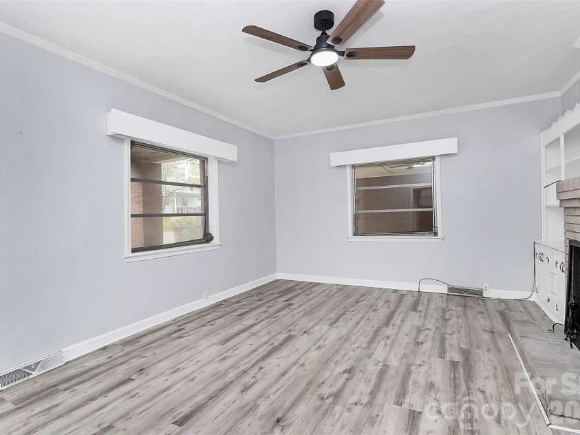 105 Deaver Street, Chester, SC 29706.  MLS# CAR4312540, YatesRealty ID 10544. Great room