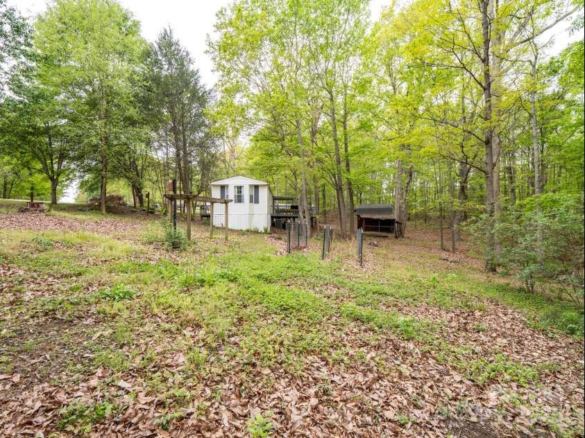4757 Mountain View Lane, Maiden, NC 28650.  MLS# CAR4246321, YatesRealty ID 10544. 