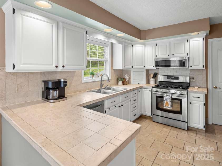 103 Higgins Road, Fletcher, NC 28732.  MLS# CAR4251301, YatesRealty ID 10546. 