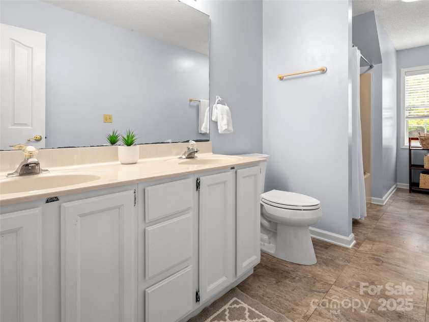 103 Higgins Road, Fletcher, NC 28732.  MLS# CAR4251301, YatesRealty ID 10546. 