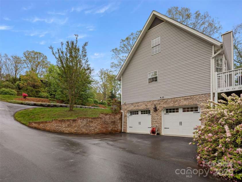 103 Higgins Road, Fletcher, NC 28732.  MLS# CAR4251301, YatesRealty ID 10546. 
