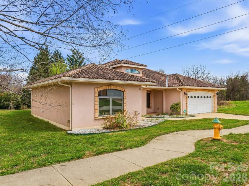 44 Pacifico Drive, Asheville, NC 28806.  MLS# CAR4358449, YatesRealty ID 10546. 