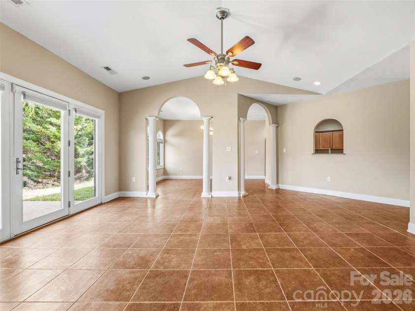 44 Pacifico Drive, Asheville, NC 28806.  MLS# CAR4358449, YatesRealty ID 10546. 