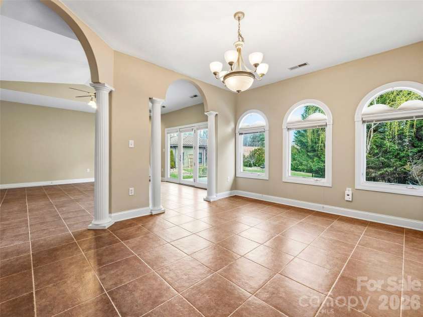 44 Pacifico Drive, Asheville, NC 28806.  MLS# CAR4358449, YatesRealty ID 10546. 