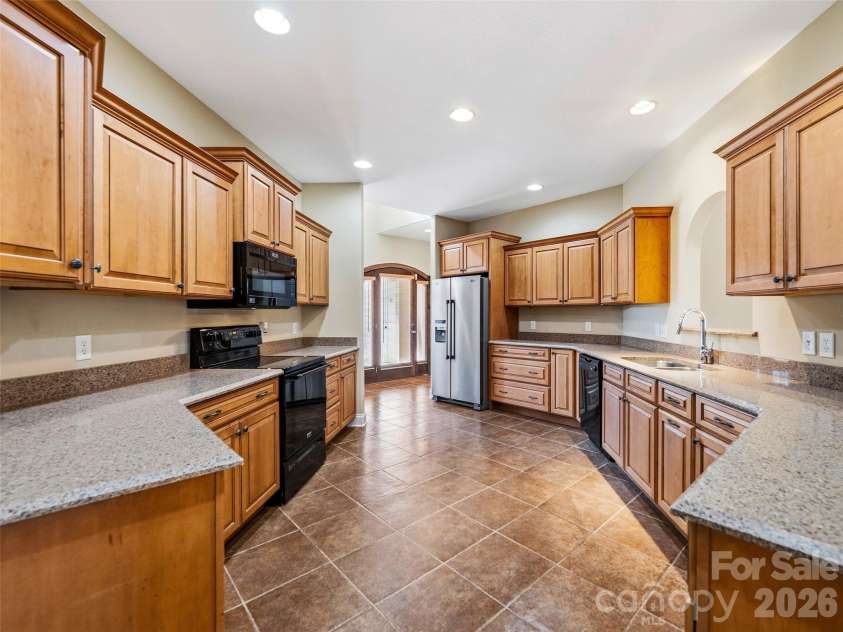 44 Pacifico Drive, Asheville, NC 28806.  MLS# CAR4358449, YatesRealty ID 10546. 