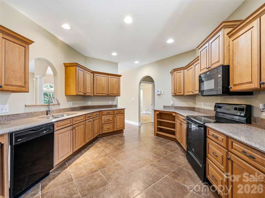 44 Pacifico Drive, Asheville, NC 28806.  MLS# CAR4358449, YatesRealty ID 10546. 