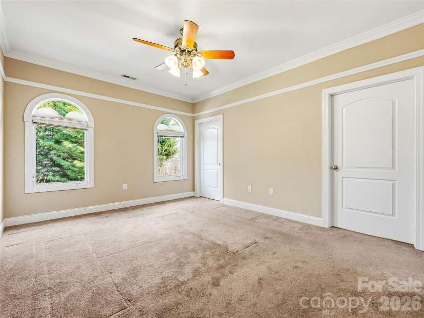 44 Pacifico Drive, Asheville, NC 28806.  MLS# CAR4358449, YatesRealty ID 10546. 