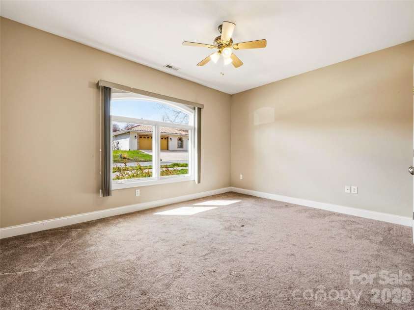 44 Pacifico Drive, Asheville, NC 28806.  MLS# CAR4358449, YatesRealty ID 10546. 