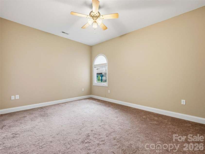 44 Pacifico Drive, Asheville, NC 28806.  MLS# CAR4358449, YatesRealty ID 10546. 