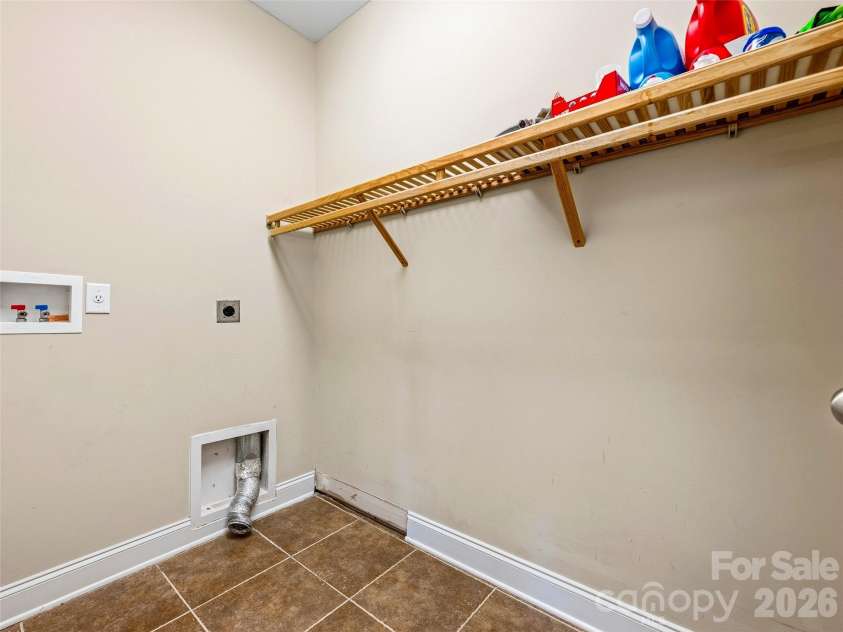 44 Pacifico Drive, Asheville, NC 28806.  MLS# CAR4358449, YatesRealty ID 10546. 