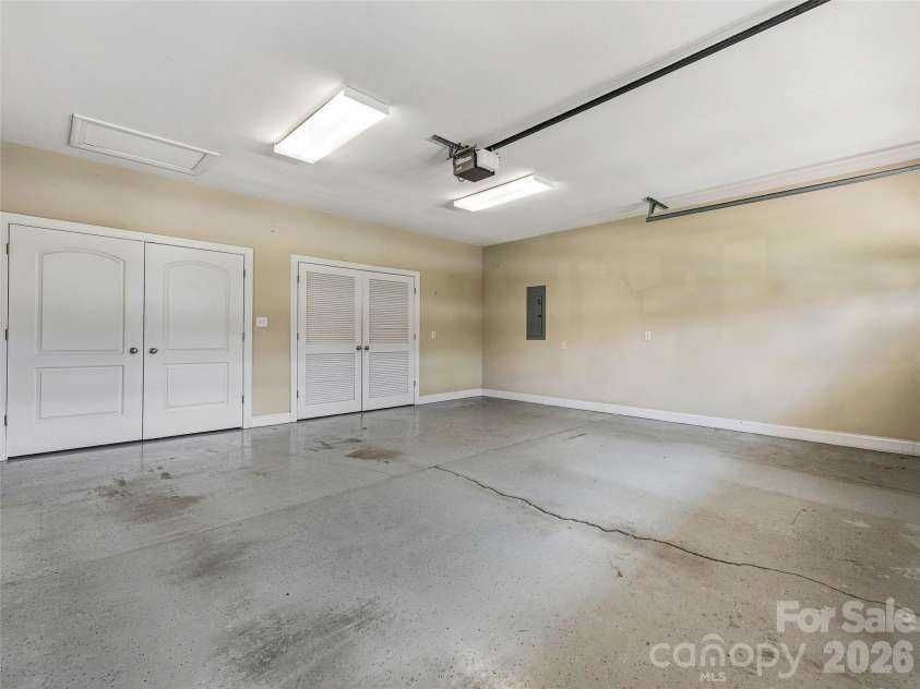 44 Pacifico Drive, Asheville, NC 28806.  MLS# CAR4358449, YatesRealty ID 10546. 