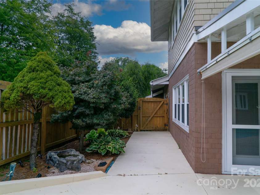 311 Union Street, Morganton, NC 28655.  MLS# CAR4250809, YatesRealty ID 10547. 