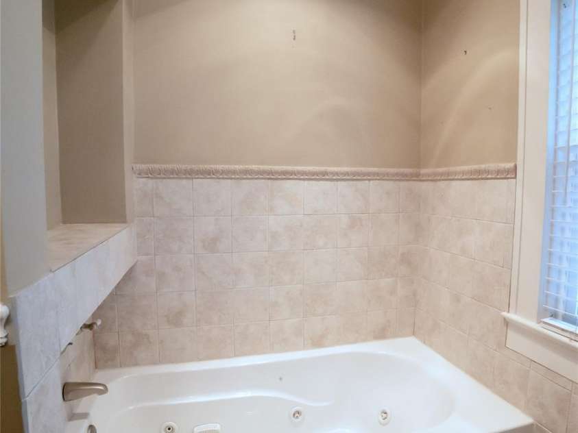 311 Union Street, Morganton, NC 28655.  MLS# CAR4250809, YatesRealty ID 10547. Hall jacuzzi