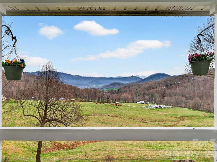 120 Mountain Mist Lane, Waynesville, NC 28785.  MLS# CAR4356544, YatesRealty ID 10548. 