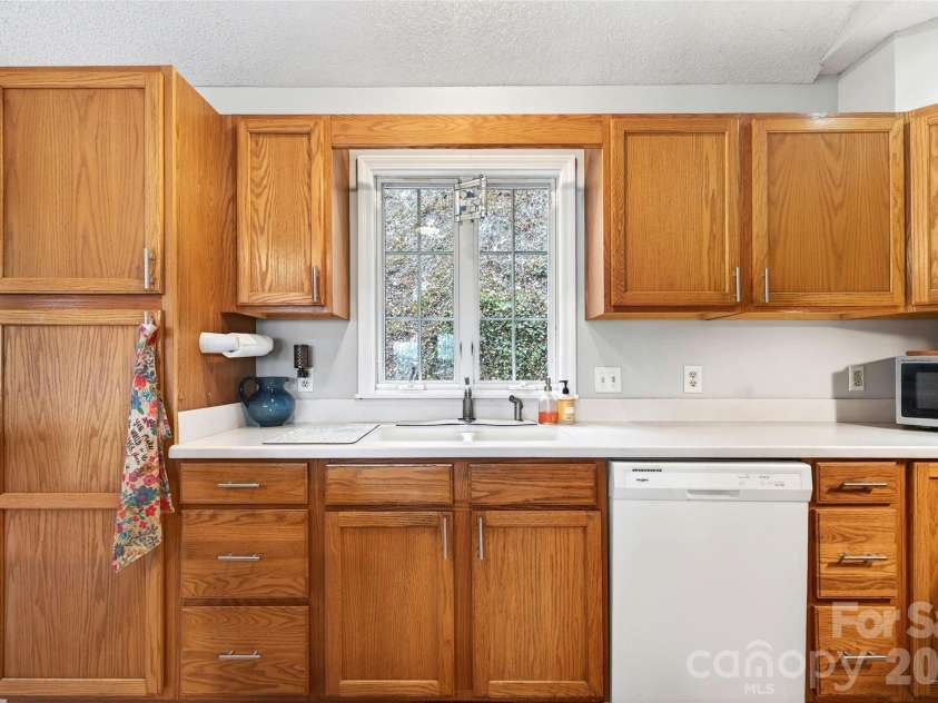 120 Mountain Mist Lane, Waynesville, NC 28785.  MLS# CAR4356544, YatesRealty ID 10548. 