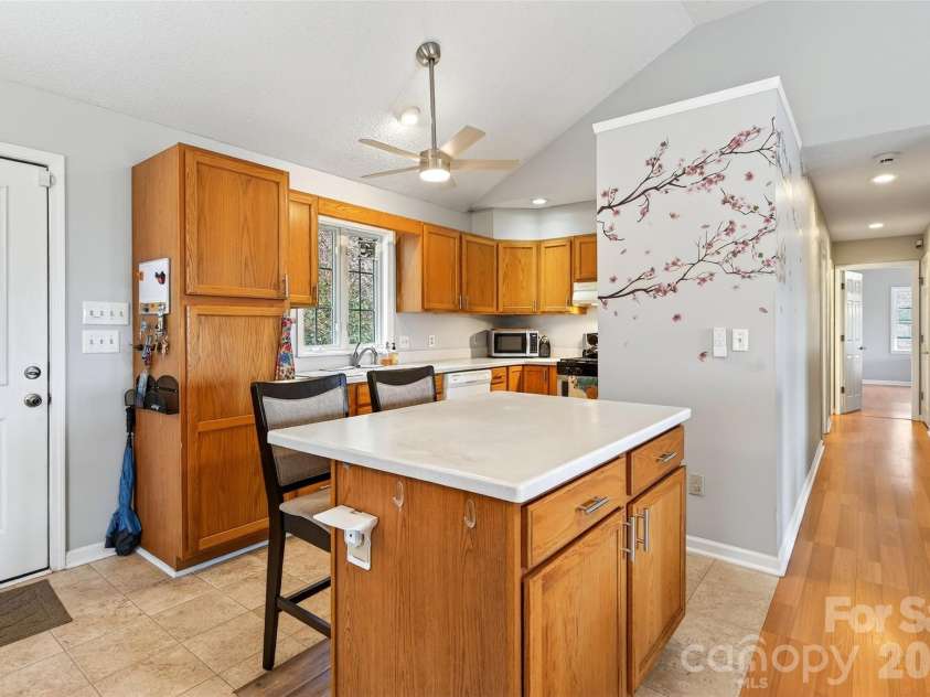 120 Mountain Mist Lane, Waynesville, NC 28785.  MLS# CAR4356544, YatesRealty ID 10548. 