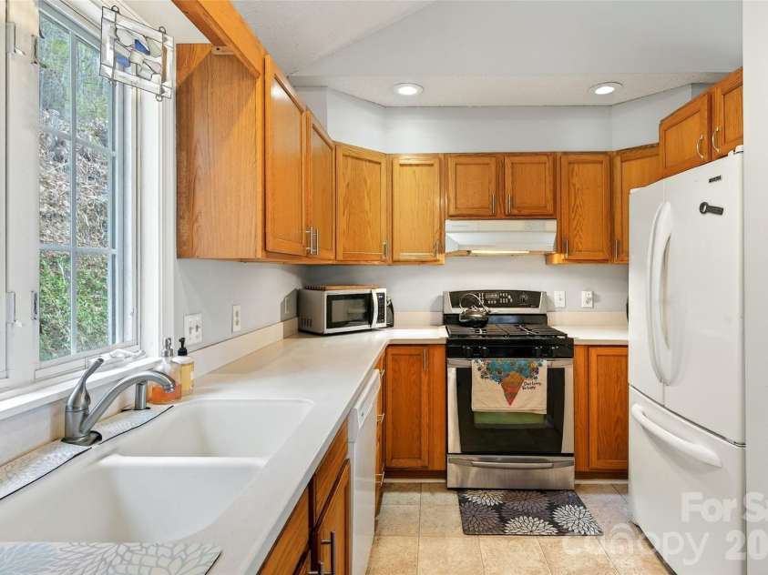 120 Mountain Mist Lane, Waynesville, NC 28785.  MLS# CAR4356544, YatesRealty ID 10548. 