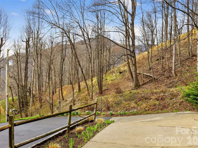 120 Mountain Mist Lane, Waynesville, NC 28785.  MLS# CAR4356544, YatesRealty ID 10548. 