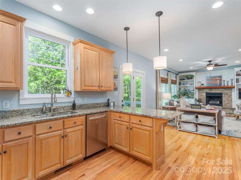 35 Mann Drive, Asheville, NC 28805.  MLS# CAR4252485, YatesRealty ID 10548. Another view............