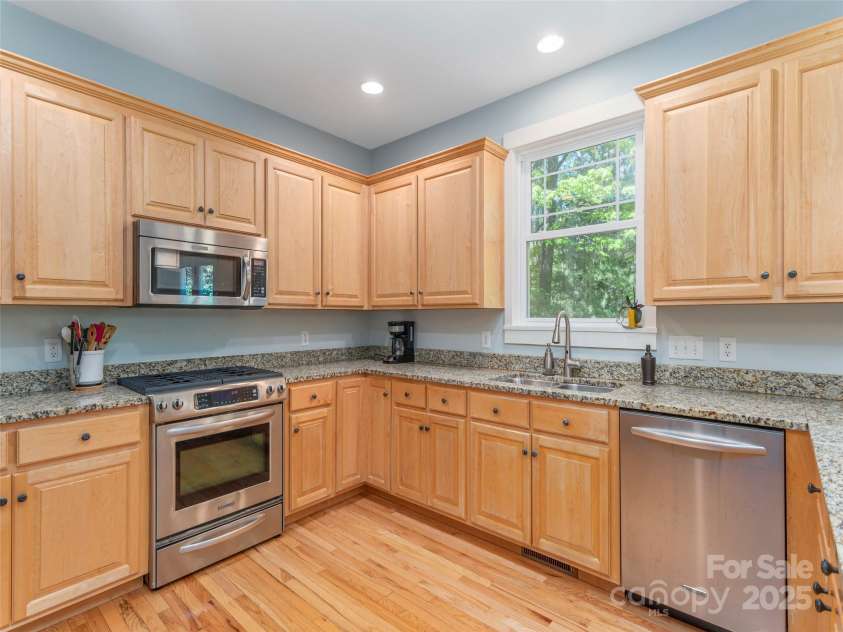 35 Mann Drive, Asheville, NC 28805.  MLS# CAR4252485, YatesRealty ID 10548. Another view into the Kitchen with gas cooktop