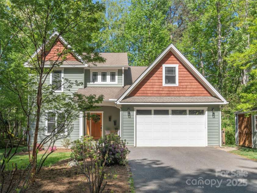 35 Mann Drive, Asheville, NC 28805.  MLS# CAR4252485, YatesRealty ID 10548. Welcome and please Come On In to 35 Mann Drive