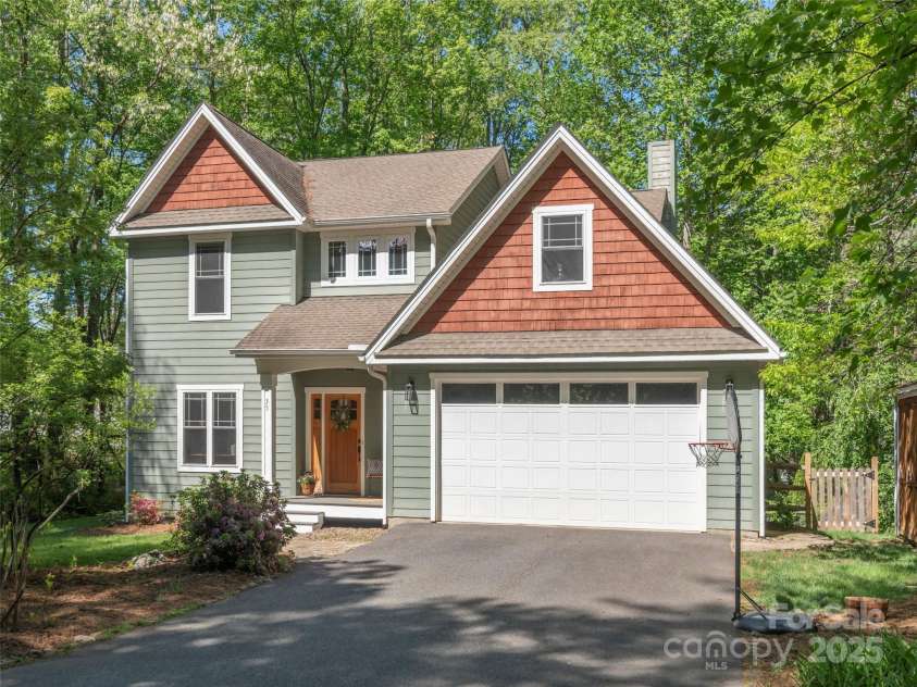35 Mann Drive, Asheville, NC 28805.  MLS# CAR4252485, YatesRealty ID 10548. Welcome Home!