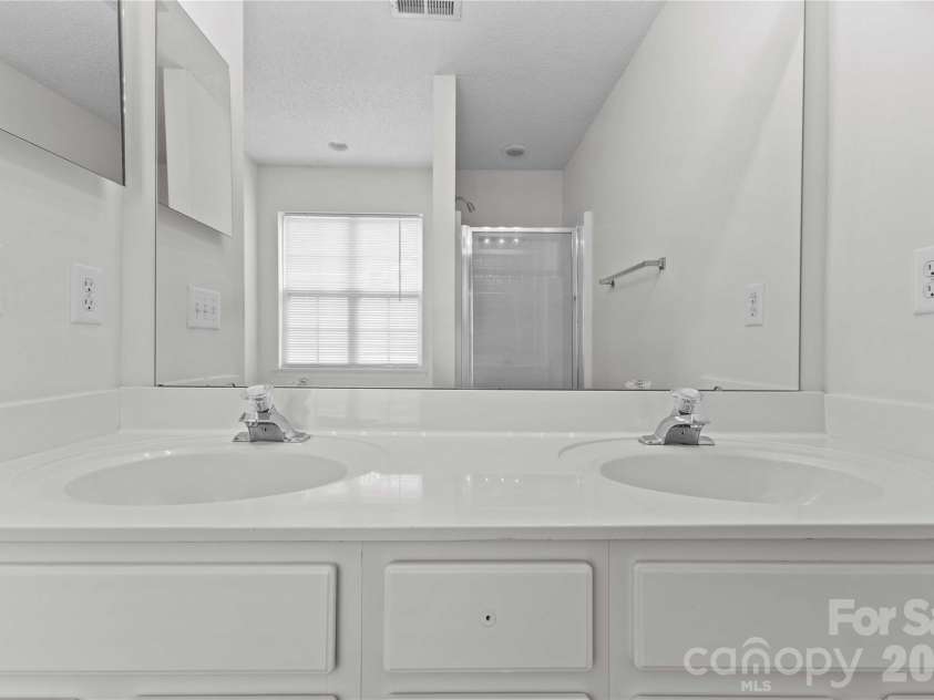 11529 Larix Drive, Charlotte, NC 28273.  MLS# CAR4335155, YatesRealty ID 10549. 