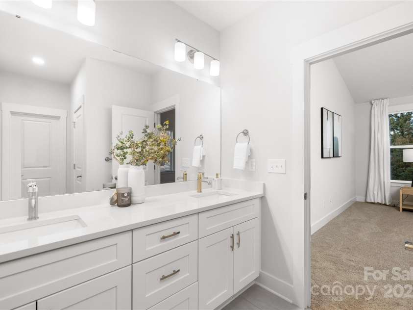 3888 12th Street, Hickory, NC 28601.  MLS# CAR4252959, YatesRealty ID 10549. Representation