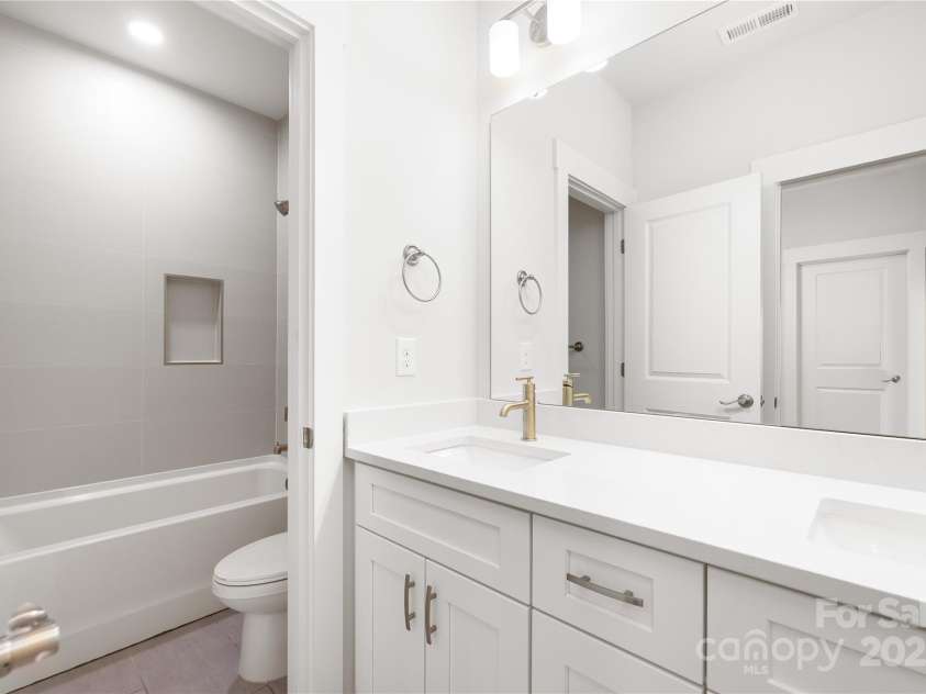 3888 12th Street, Hickory, NC 28601.  MLS# CAR4252959, YatesRealty ID 10549. Representation