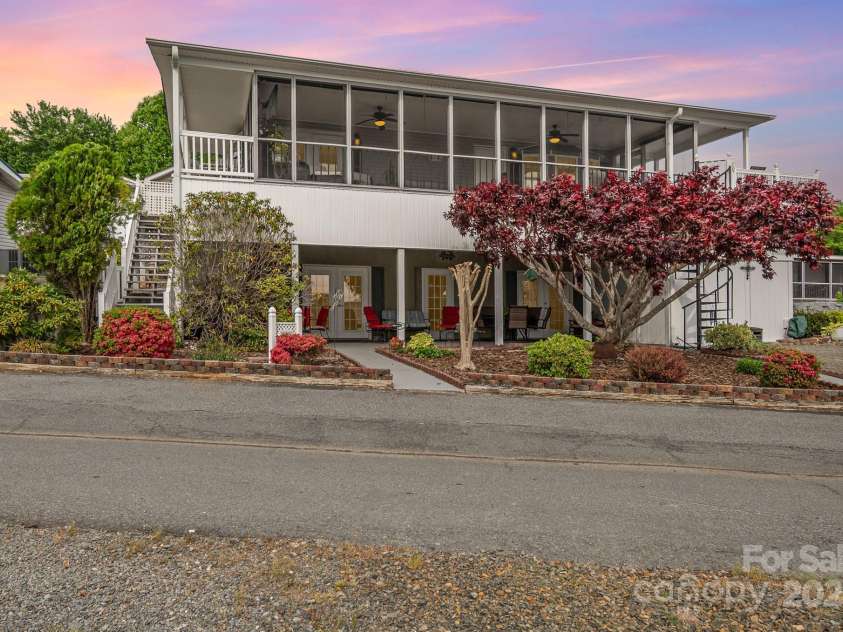 203 Grand View Drive, New London, NC 28127.  MLS# CAR4250335, YatesRealty ID 10551. 