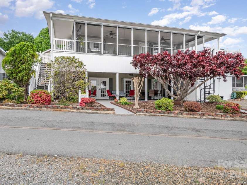 203 Grand View Drive, New London, NC 28127.  MLS# CAR4250335, YatesRealty ID 10551. 