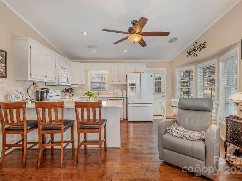 203 Grand View Drive, New London, NC 28127.  MLS# CAR4250335, YatesRealty ID 10551. 